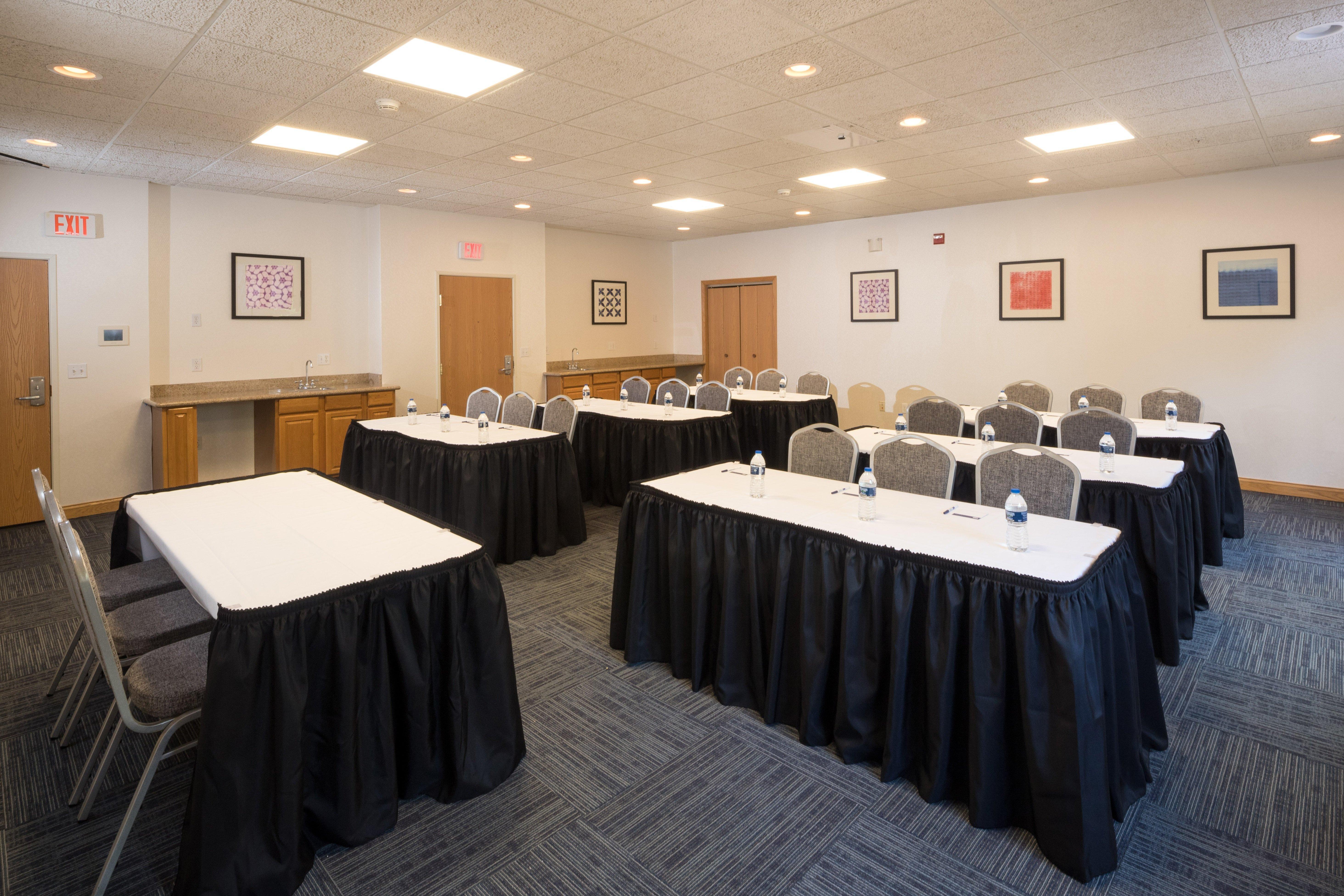 Holiday Inn Express Hotel & Suites Detroit-Utica By Ihg מראה חיצוני תמונה