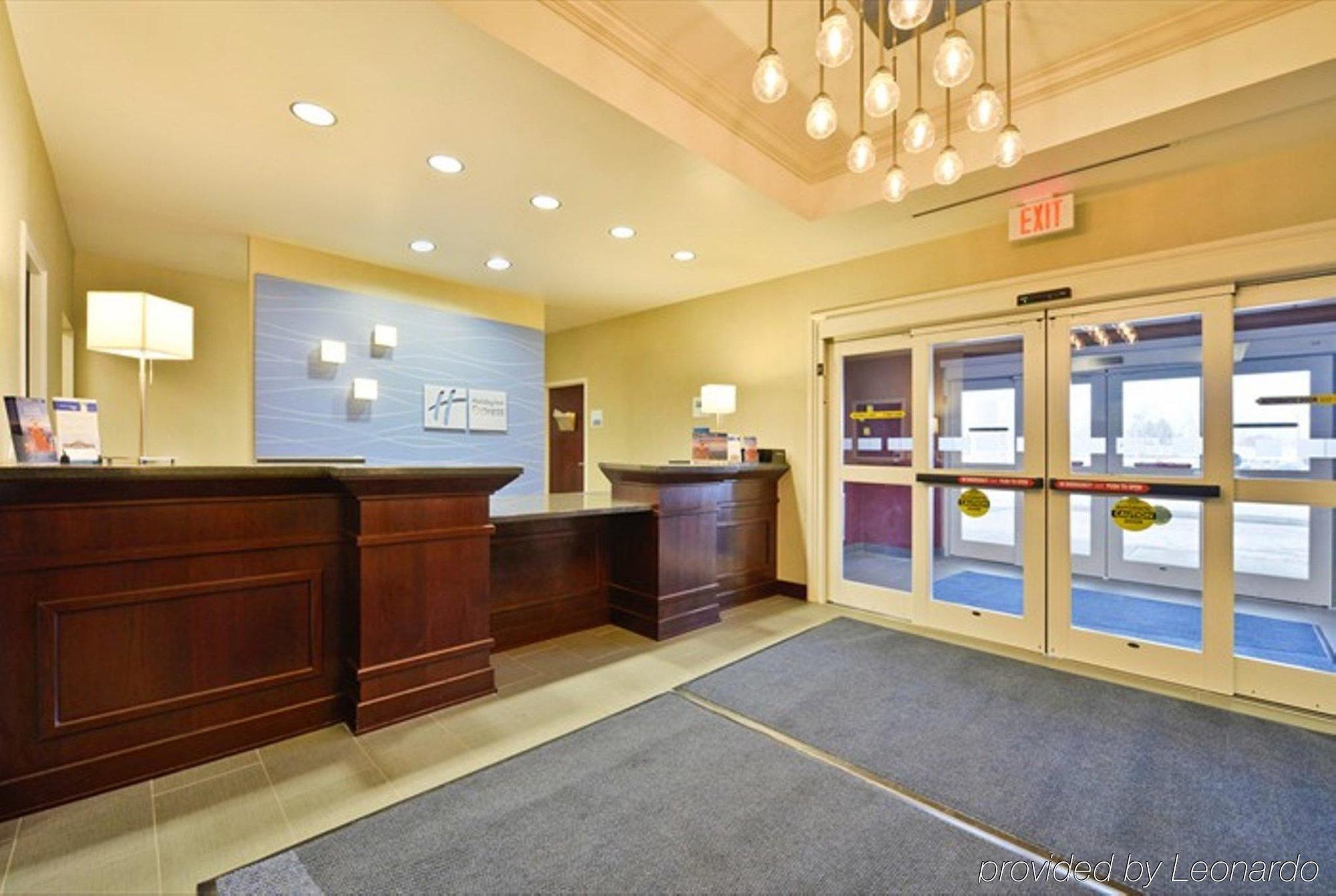 Holiday Inn Express Hotel & Suites Detroit-Utica By Ihg מראה חיצוני תמונה