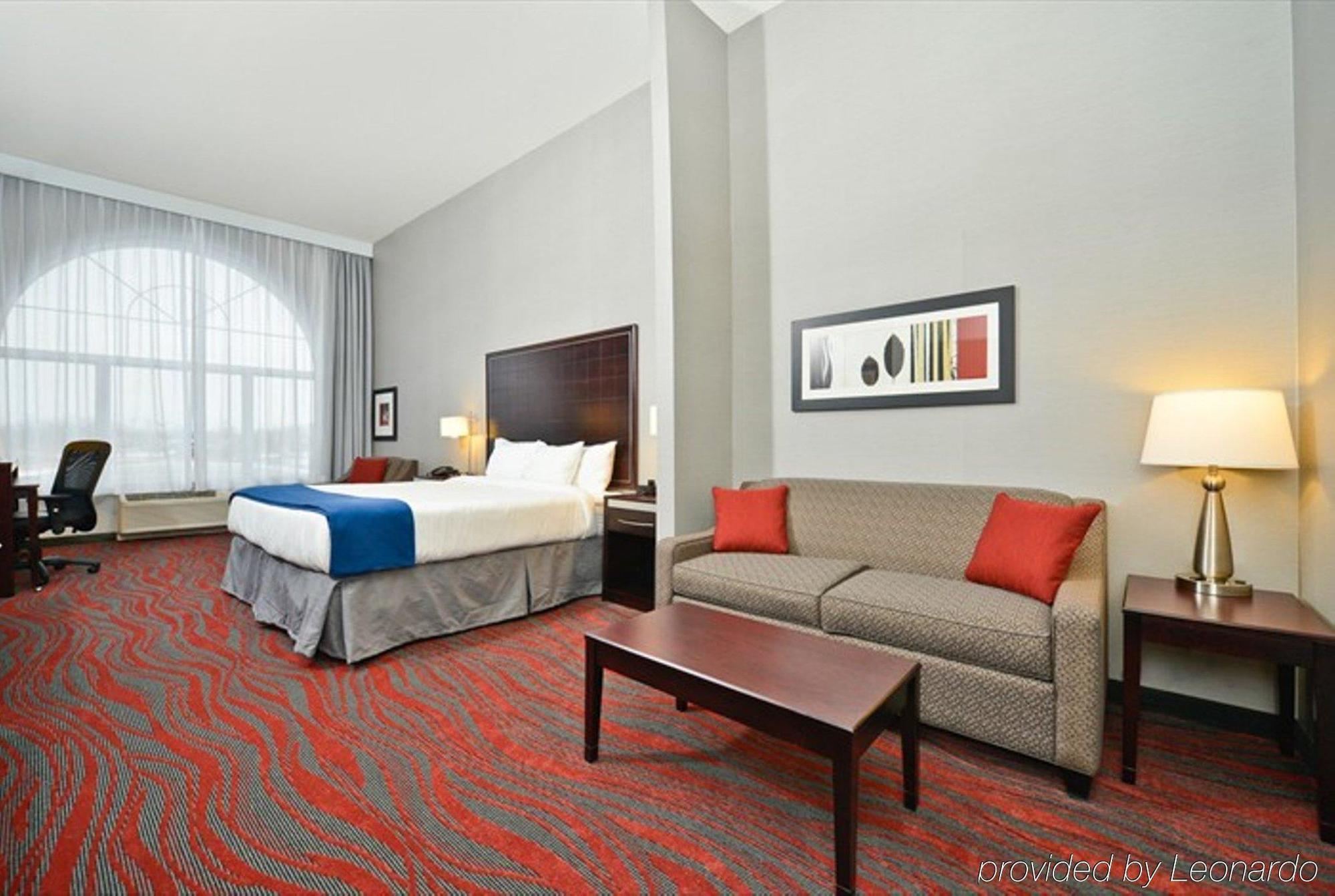 Holiday Inn Express Hotel & Suites Detroit-Utica, An Ihg Hotel מראה חיצוני תמונה