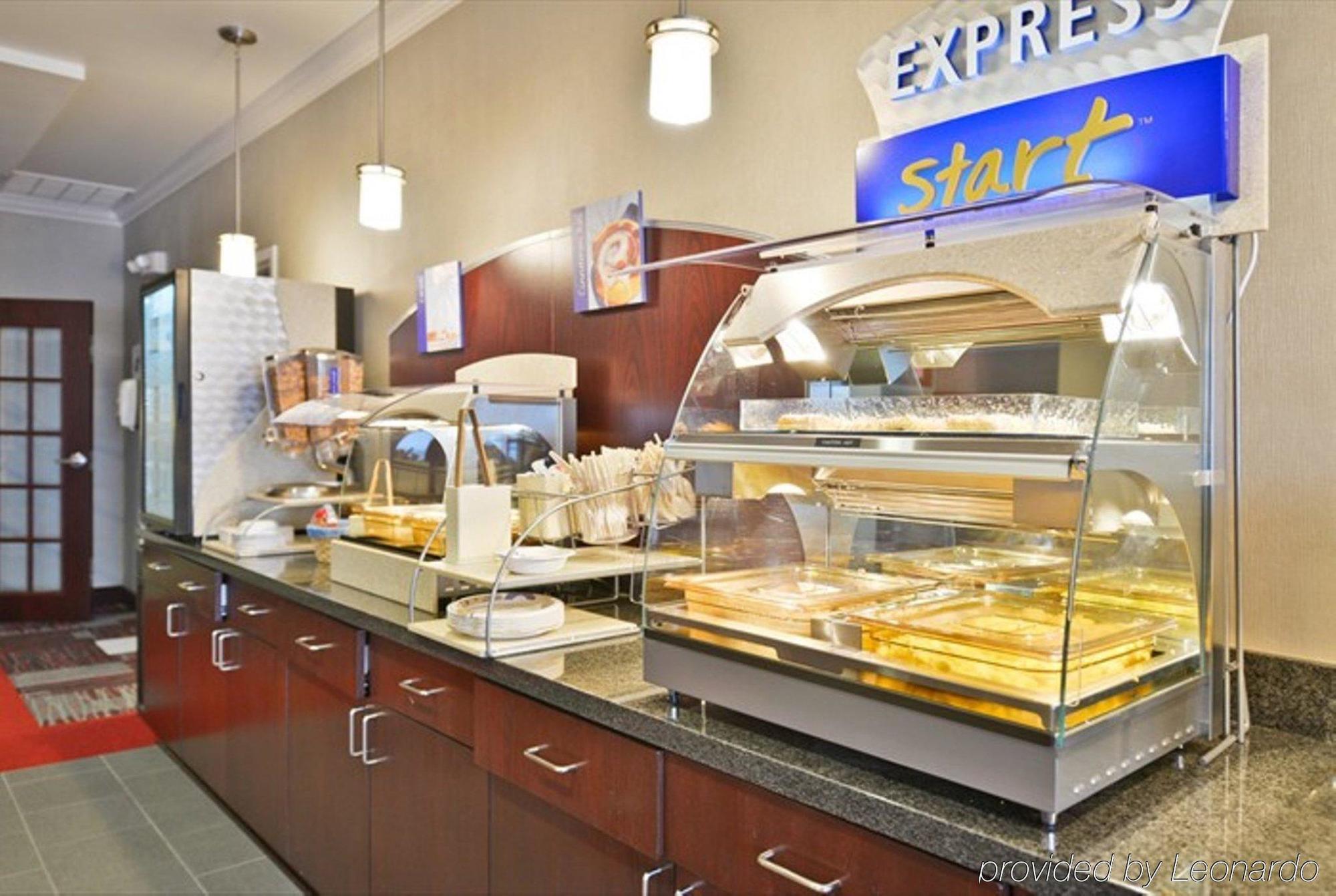 Holiday Inn Express Hotel & Suites Detroit-Utica By Ihg מראה חיצוני תמונה