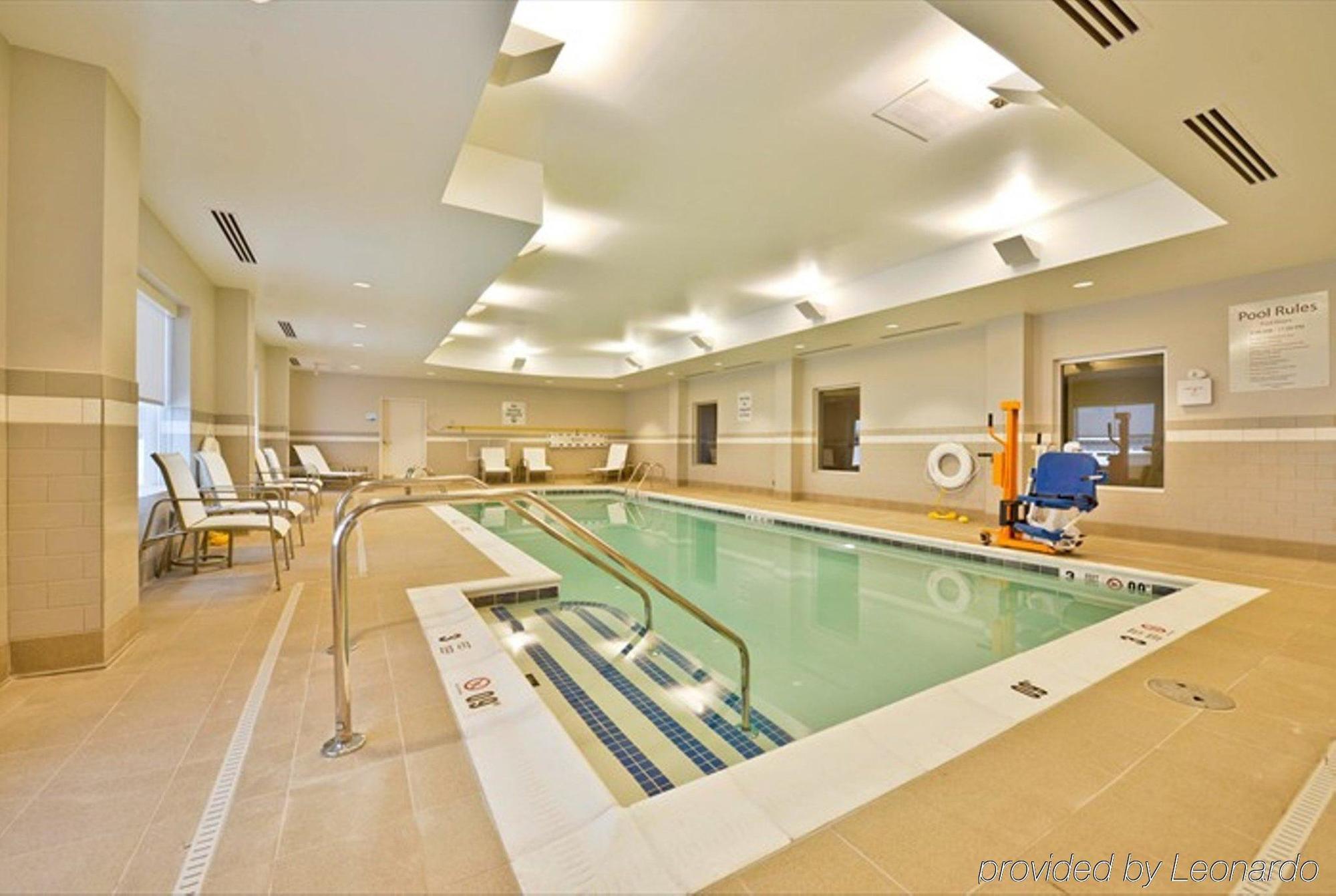 Holiday Inn Express Hotel & Suites Detroit-Utica By Ihg מראה חיצוני תמונה