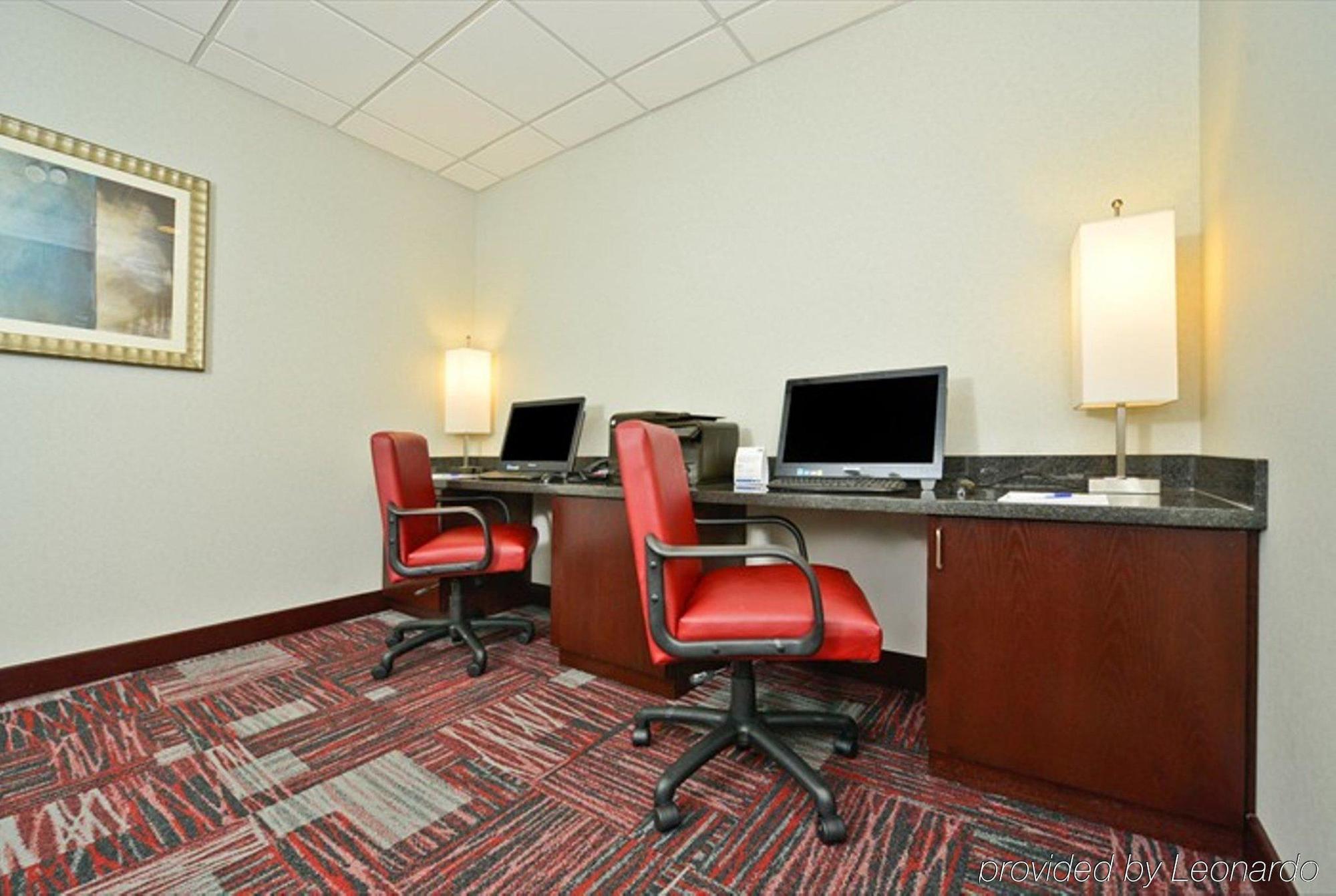 Holiday Inn Express Hotel & Suites Detroit-Utica By Ihg מראה חיצוני תמונה