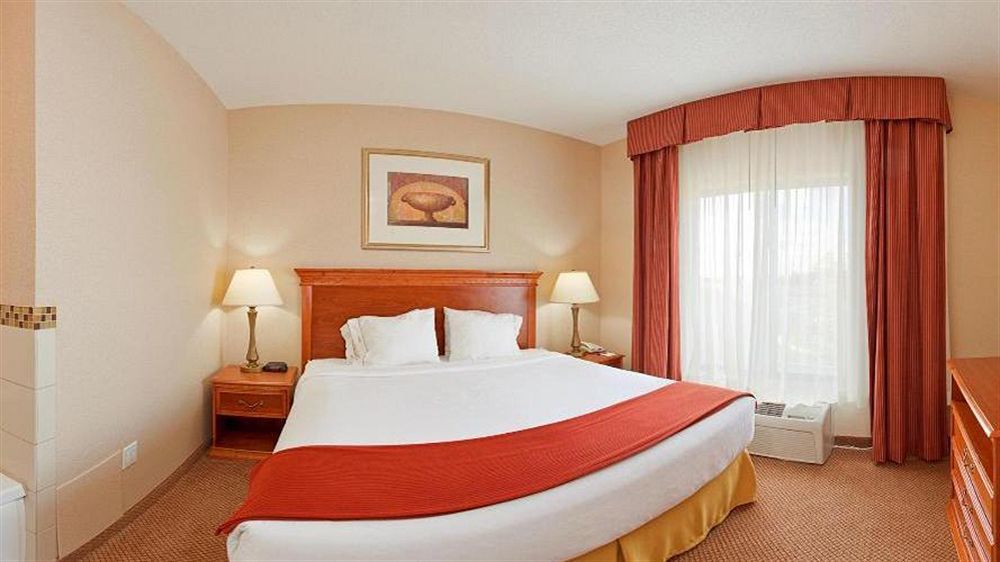 Holiday Inn Express Hotel & Suites Detroit-Utica By Ihg מראה חיצוני תמונה